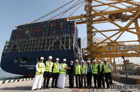 全球最大集裝箱船停靠全球最大人工港 