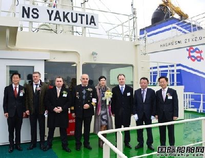 現代尾浦船廠一艘巴拿馬型散貨船下水