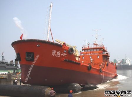 東紅船業“福煉808”浮油回收船下水