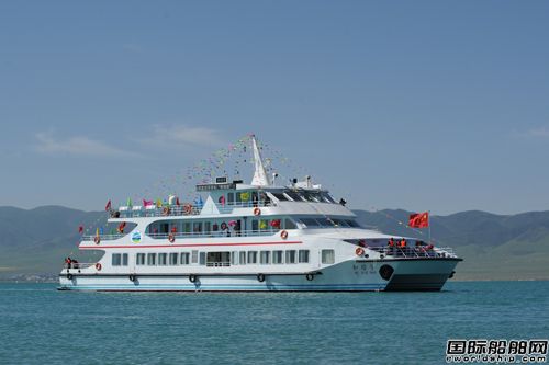 東港船舶交付兩艘青海湖游覽觀光船