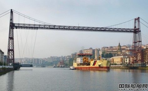 Astilleros交付一艘挖泥船