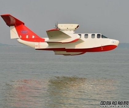 中國首型商用地效翼船成功首飛