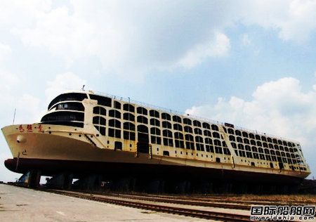 東風船舶一艘800車位滾裝船下水