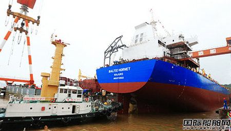 大神洲造船首制綠色散貨船下水