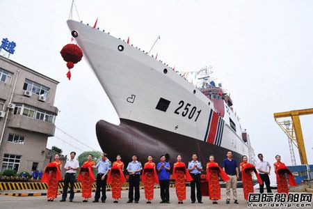 武船重工首艘5000噸級海警船下水