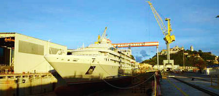芬坎蒂尼1艘“超豪華”郵輪下水