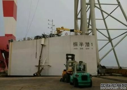 STX(大連)900噸龍門吊運往舟山太平洋海工