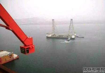 STX(大連)900噸龍門吊運往舟山太平洋海工