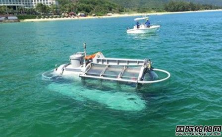 國內首型全通透觀光潛水器“寰島蛟龍1”投入運營