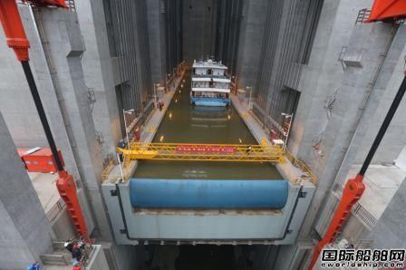 武船建造三峽升船機實船試驗成功