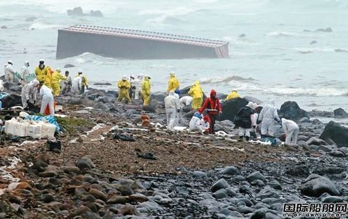 “德翔臺(tái)北”輪船體斷裂重油溢出