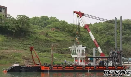 東港船舶援烏項目首制船順利下水