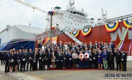 全球首艘甲醇動力運輸船命名交付