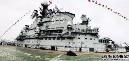 “明思克”號航母安全抵達南通
