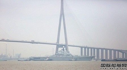 “明思克”號航母安全抵達南通