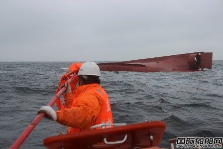 東海救助局全力搜尋翻扣漁船失蹤人員