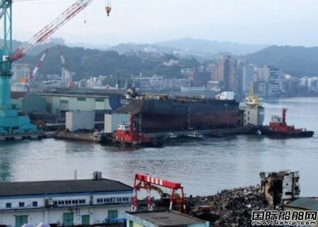 “德翔臺北”輪拖離“效率世界第一”