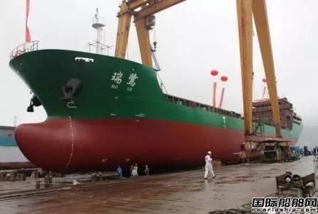 長興船舶重工2艘散貨船相續下水