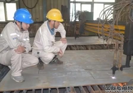 東鵬船舶一艘軍民兩用油船開工
