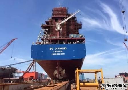 中集自主設計1000TEU集裝箱船首制船下水