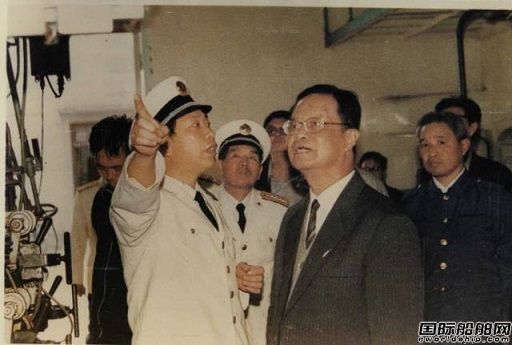 100q¾҇촬IλԺʿ