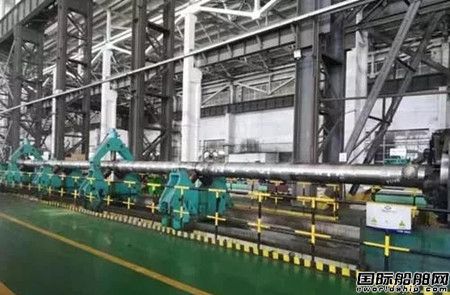 武漢重工交付國(guó)內(nèi)首件超長(zhǎng)空心螺旋槳軸