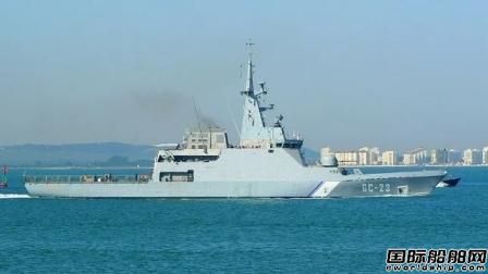 這艘探險郵輪果然厲害！竟然撞沉一艘巡邏艦