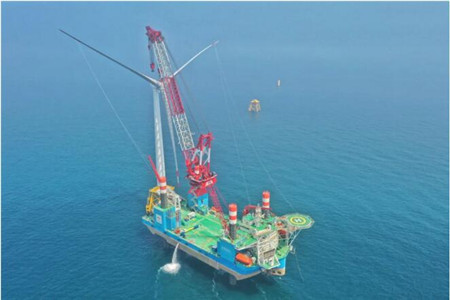 國內首艘1300噸自升自航式風電安裝船成功實施首個海上風機安裝