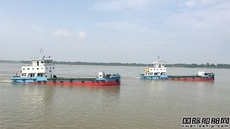 武漢航道船廠交付兩艘200方開體石駁