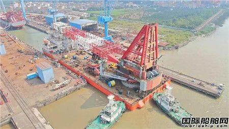 新達船舶建造2000噸級起重船順利出塢