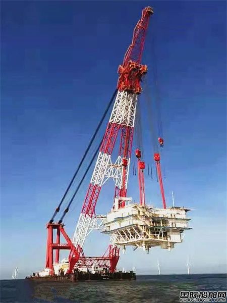 “新振浮7”輪成功吊裝廣東外羅二期海上升壓站