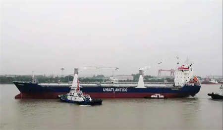 上海中遠海運重工在“尤尼斯”輪上成功實施錨爪校直
