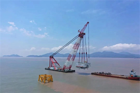 “新振浮7”輪成功吊裝國電象山1號海上升壓站