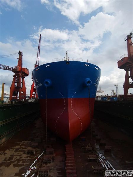 南通中遠海運船務完成“芙蓉峰”輪修理順利開航