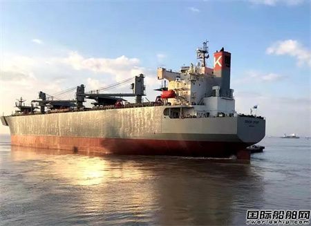 上海中遠海運重工兩艘船完成修理離廠啟航