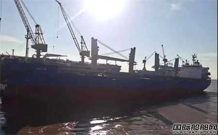 上海中遠海運重工兩艘船完成修理離廠啟航