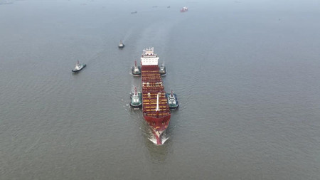 南通中遠海運船務兩艘船完成修理改裝業務同日開航開航