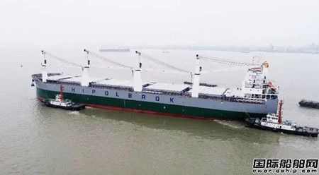 中波公司又一艘62000噸多用途重吊船投入營運