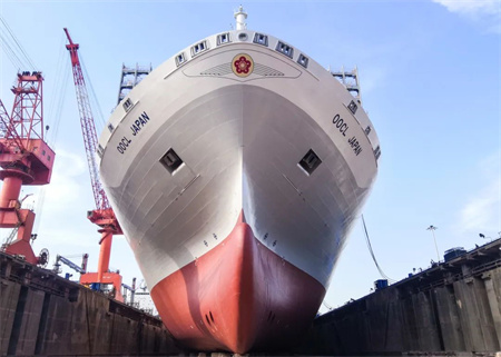 舟山中遠(yuǎn)海運(yùn)重工高效搶修“OOCL JAPAN”輪贏得客戶(hù)好評(píng)