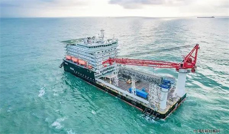 瀚海船業(yè)承修一艘大型五星級(jí)工業(yè)居住駁完工