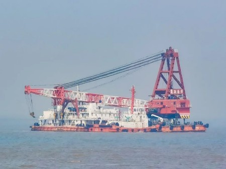 舟山中遠(yuǎn)海運(yùn)重工完成“東雷希望”起重作業(yè)船修理改裝