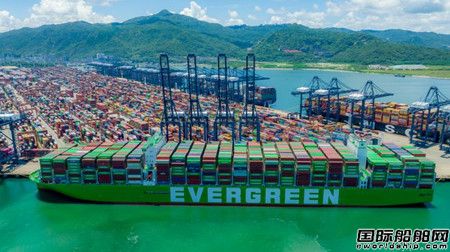 全球最大集裝箱船“長益”輪首航鹽田港