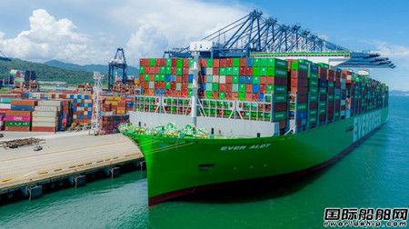 全球最大集裝箱船“長益”輪首航鹽田港