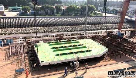 上海中遠海運重工完成塞浦路斯FSRU改裝動力模塊首個分段吊裝