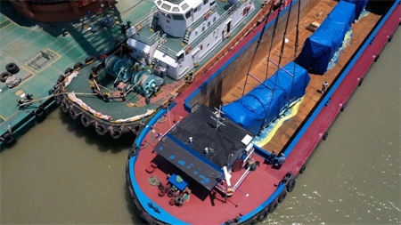 上海中遠海運重工FSRU改裝項目三臺雙燃料發電機順利就位