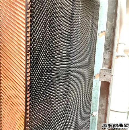 不可能變可能!上海中遠海運重工完成老齡船板式冷卻器修理