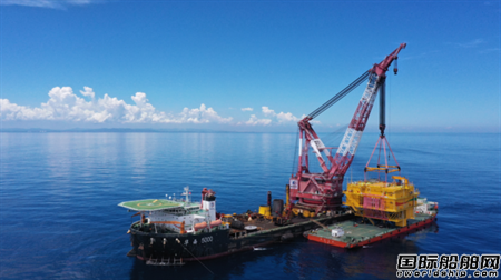 “華西5000”順利完成國家電投揭陽神泉二海上升壓站吊裝施工