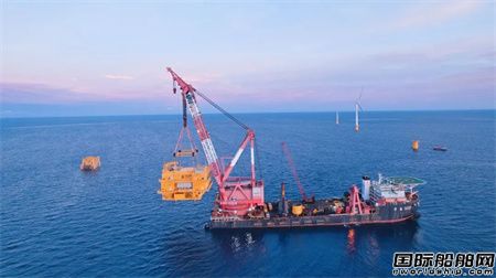 “華西5000”順利完成國家電投揭陽神泉二海上升壓站吊裝施工