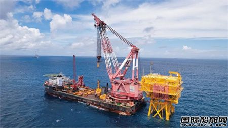 “華西5000”順利完成國家電投揭陽神泉二海上升壓站吊裝施工