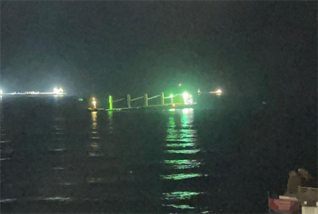 突發！一艘散貨船撞上LNG船后擱淺有沉沒風險